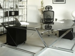 Modern és elegáns: fém számítógépasztal és íróasztal